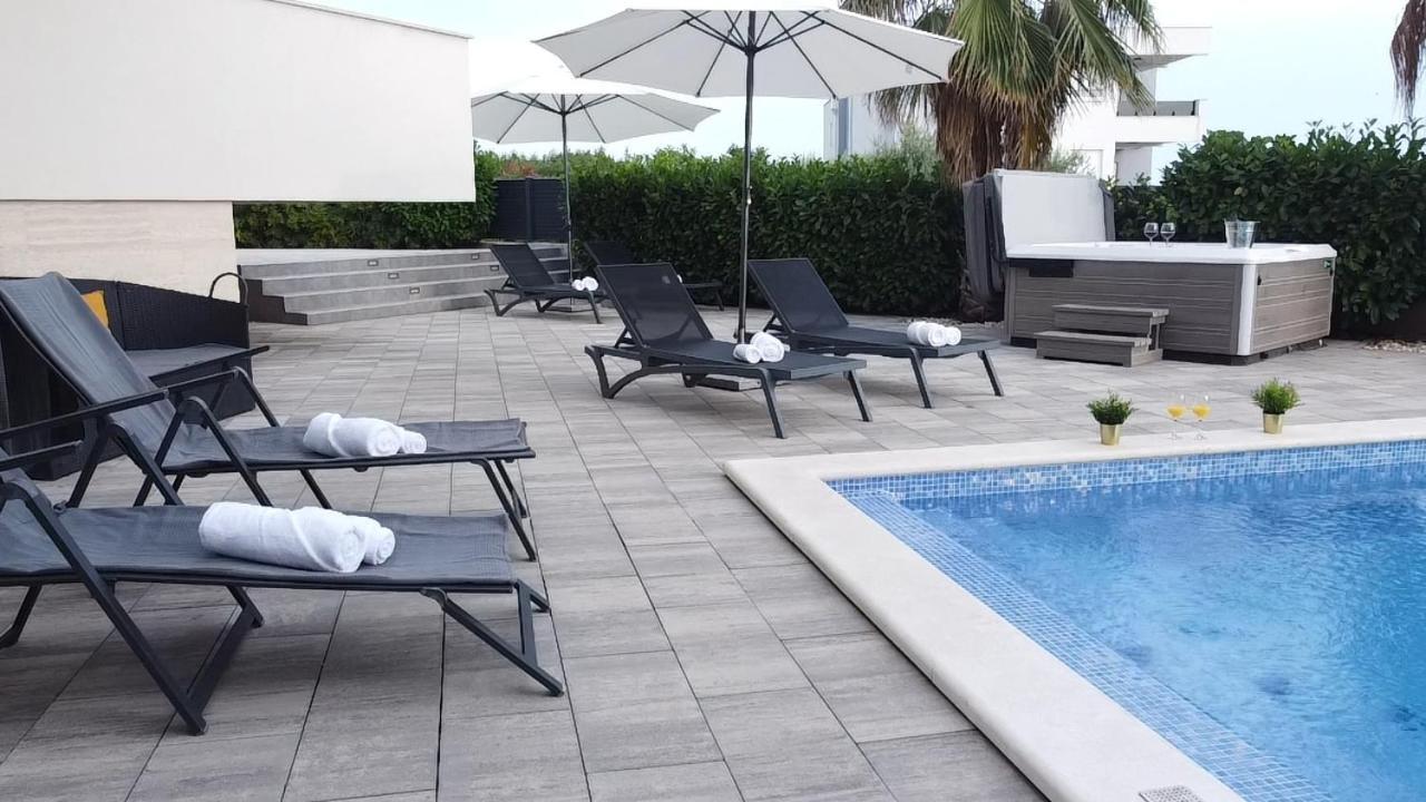 Apartments Pool Villa Aldura Novalja Exterior photo