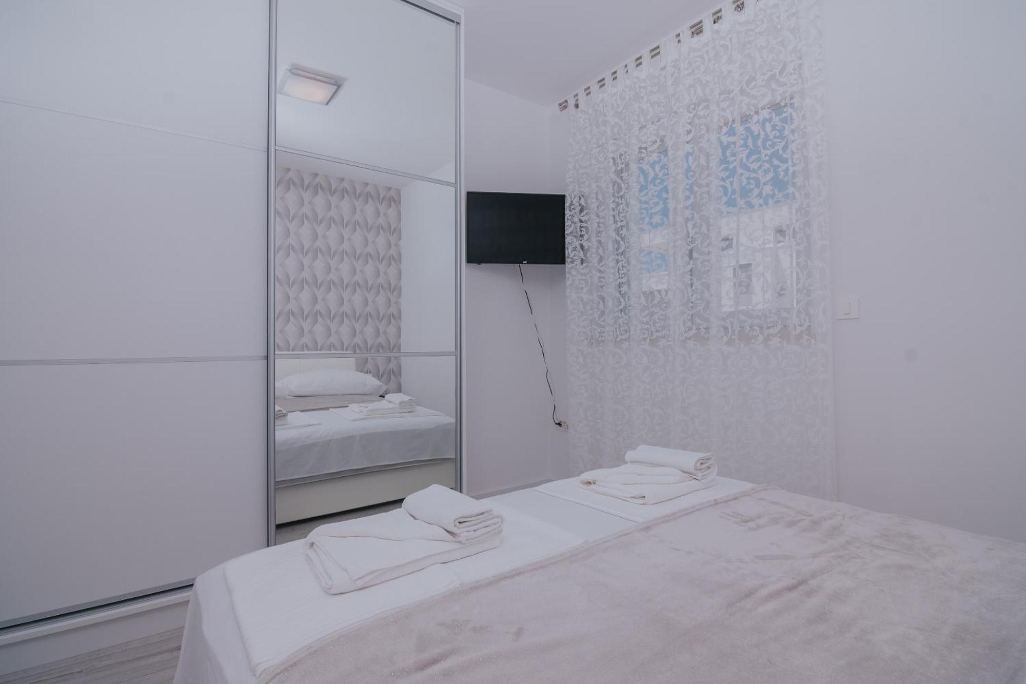 Apartments Pool Villa Aldura Novalja Room photo