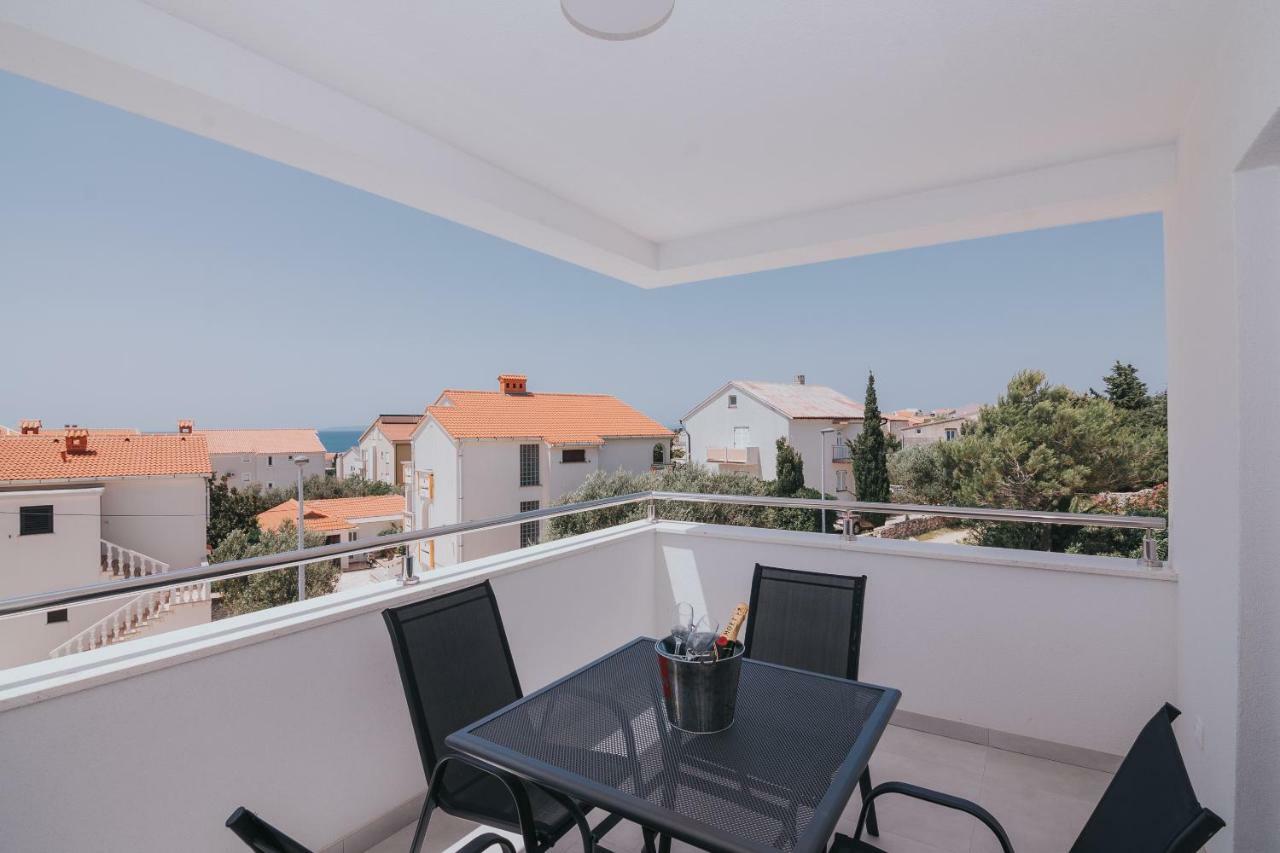 Apartments Pool Villa Aldura Novalja Exterior photo