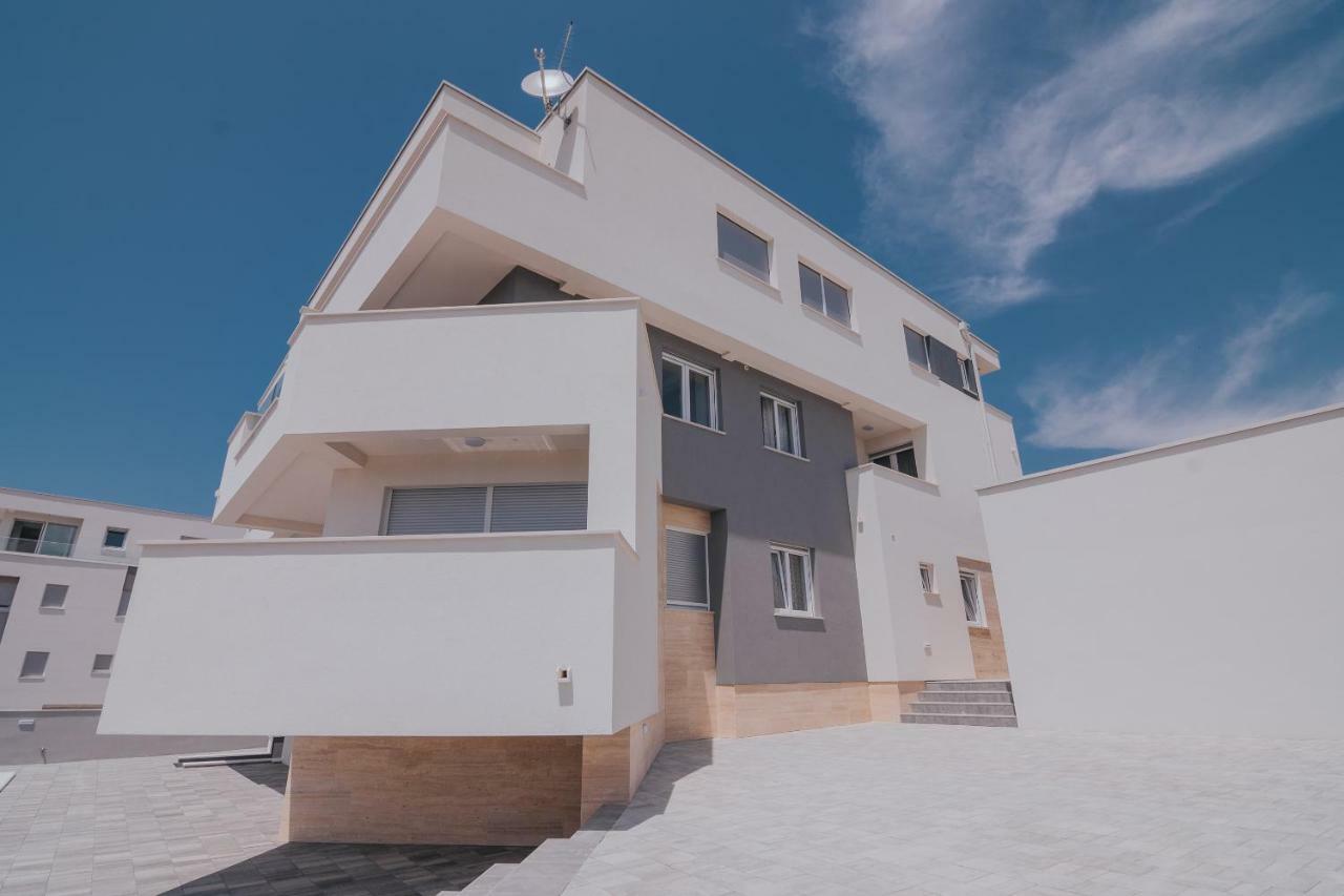 Apartments Pool Villa Aldura Novalja Exterior photo
